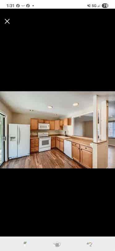 2 Rooms Available in Shared House!!