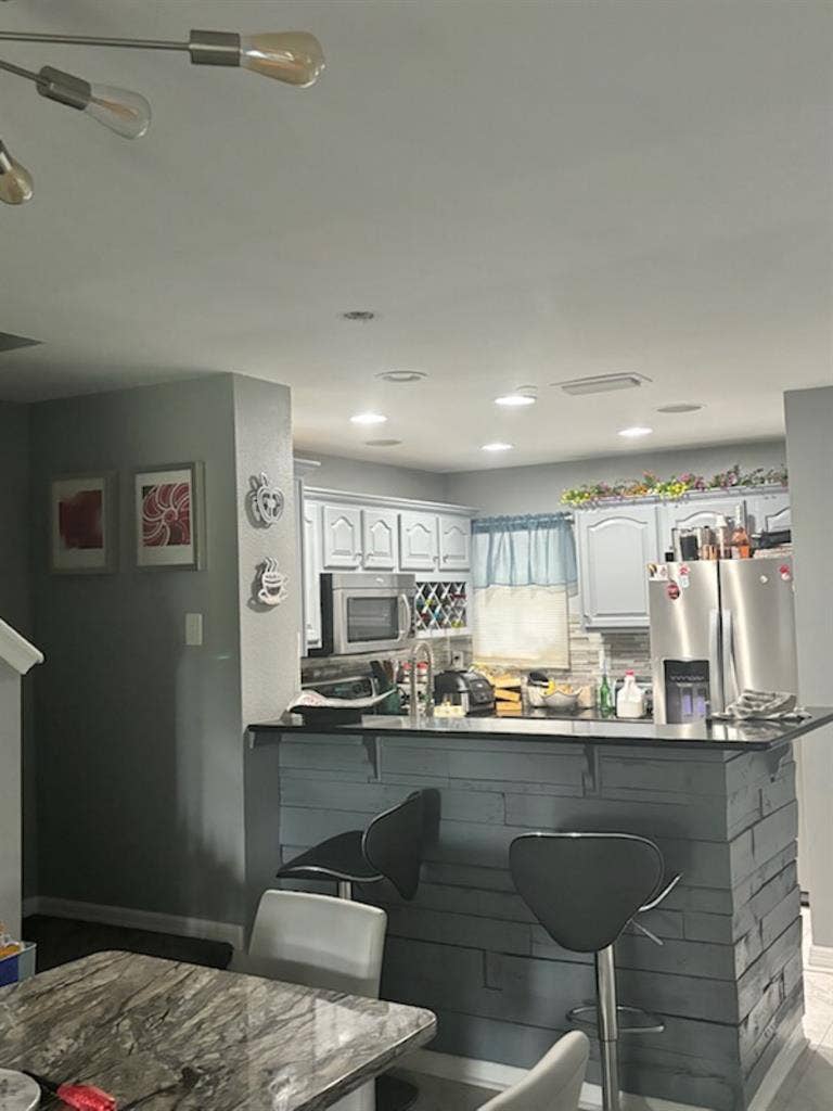 Looking for a girl Roomate!