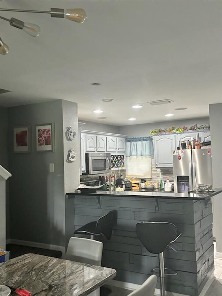 Looking for a girl Roomate!