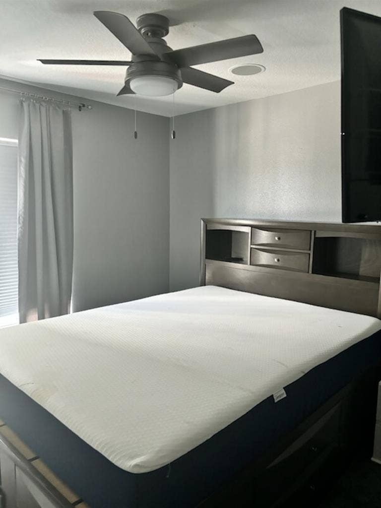 Looking for a girl Roomate!