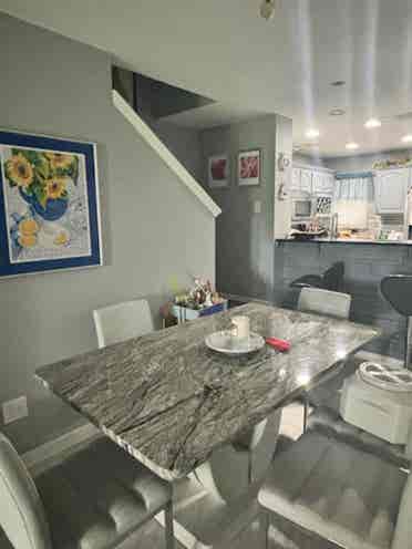 Looking for a girl Roomate!