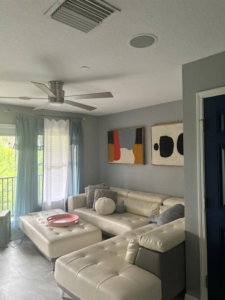 Looking for a girl Roomate!