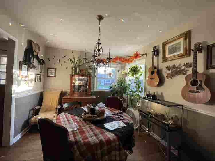 Bedroom w/ private entrance, 1bath