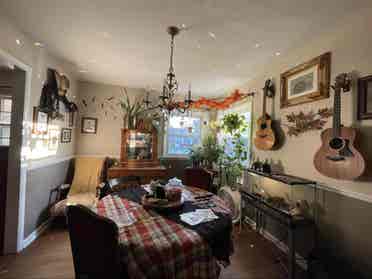 Bedroom w/ private entrance, 1bath