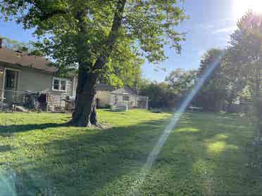 Bedroom w/ private entrance, 1bath