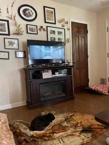 Bedroom w/ private entrance, 1bath
