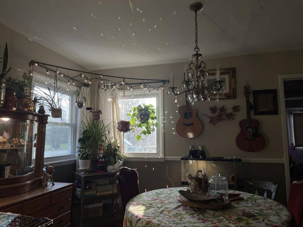 Bedroom w/ private entrance, 1bath