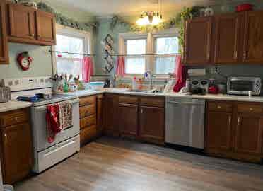 Bedroom w/ private entrance, 1bath