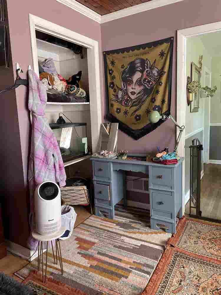 Bedroom w/ private entrance, 1bath