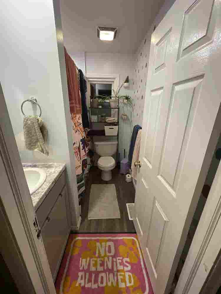 Bedroom w/ private entrance, 1bath