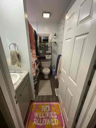 Bedroom w/ private entrance, 1bath