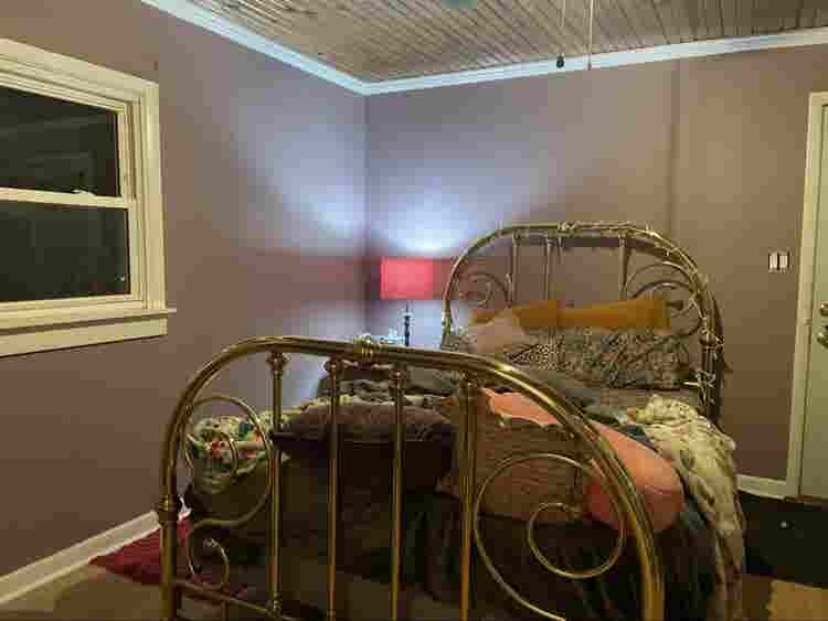 Bedroom w/ private entrance, 1bath