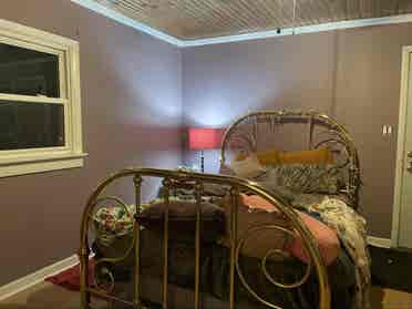 Bedroom w/ private entrance, 1bath