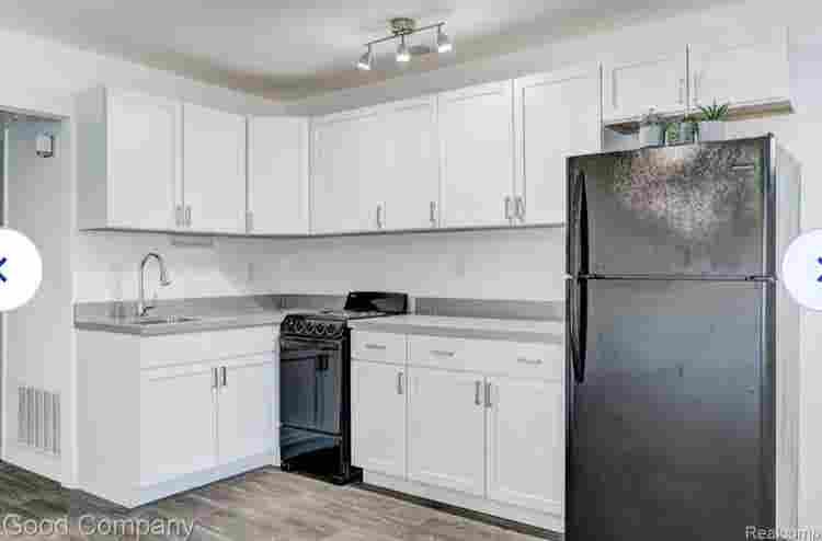 Tenant wanted for entire townhouse
