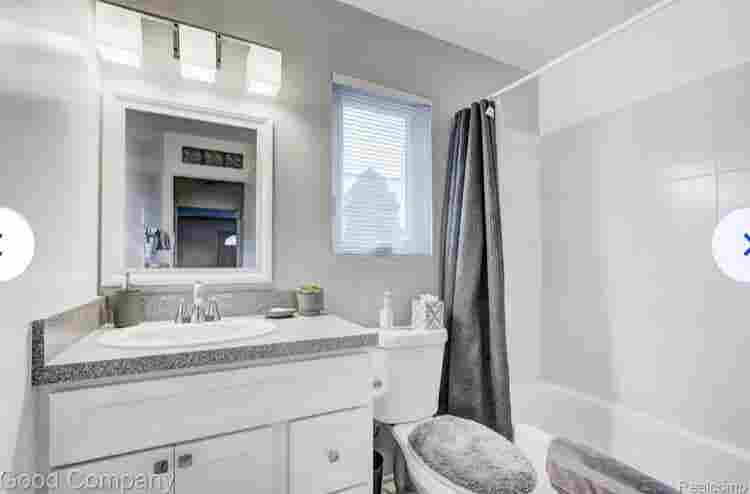 Tenant wanted for entire townhouse
