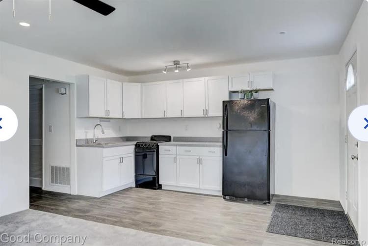 Tenant wanted for entire townhouse