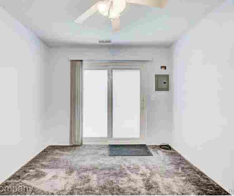 Tenant wanted for entire townhouse