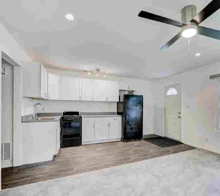 Tenant wanted for entire townhouse
