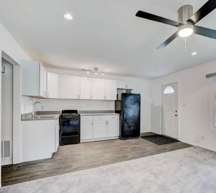 Tenant wanted for entire townhouse