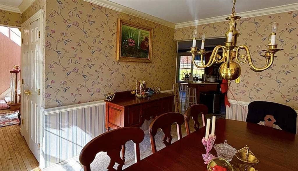 Female seeking female housemate