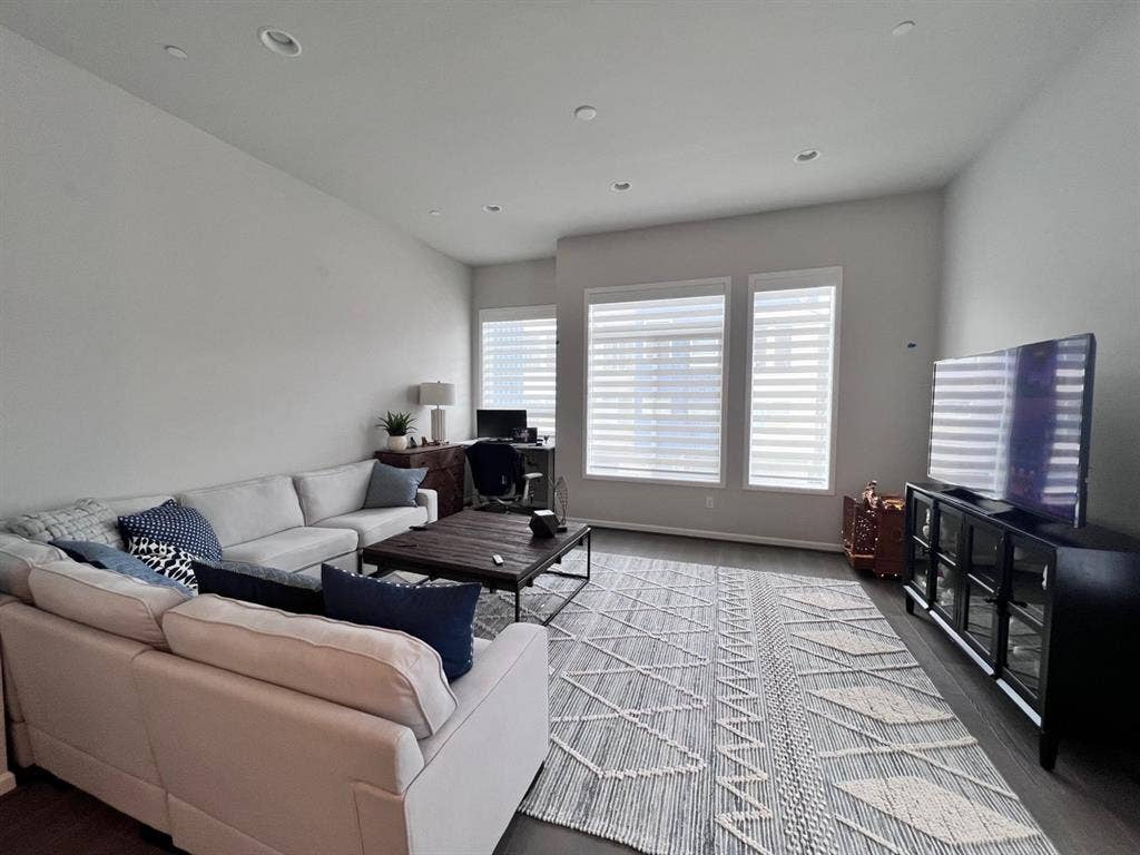 Fully furnished private room