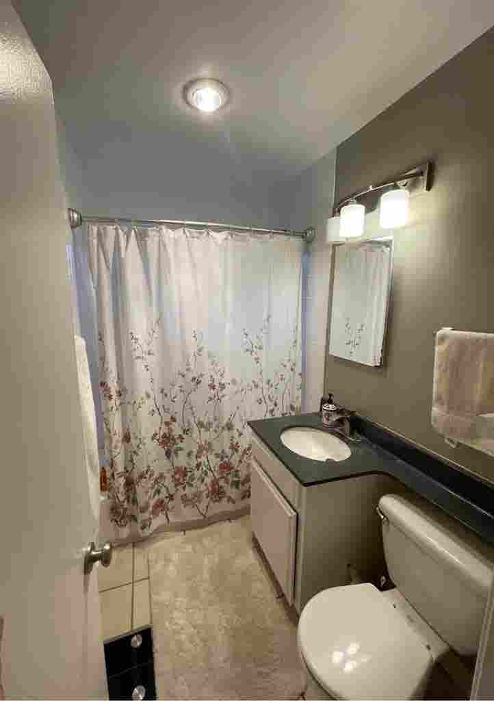 Shared room near the bay