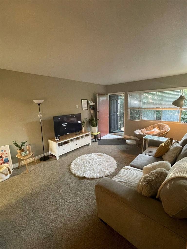 Shared room near the bay