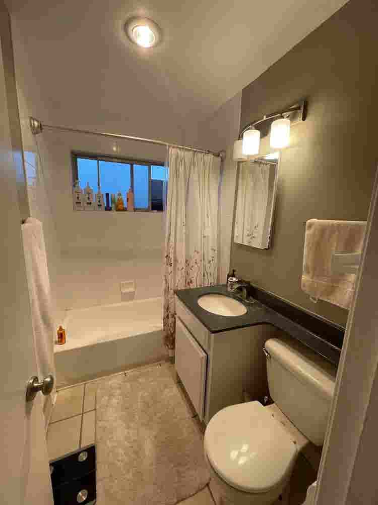Shared room near the bay