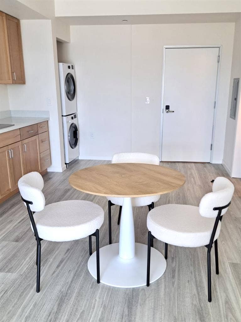1Bed Berkeley Apt – Fully Furnished
