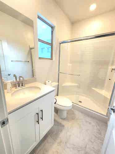 Brand New Ensuite - Positive vibes