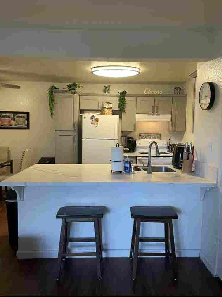 🏡 Room Available in Oceanside!