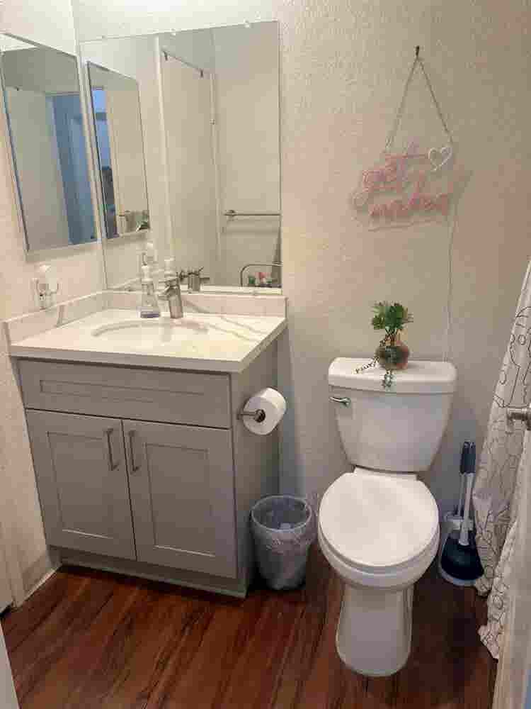 🏡 Room Available in Oceanside!