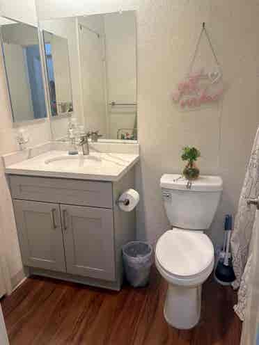 🏡 Room Available in Oceanside!