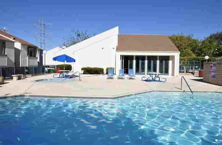 🏡 Room Available in Oceanside!