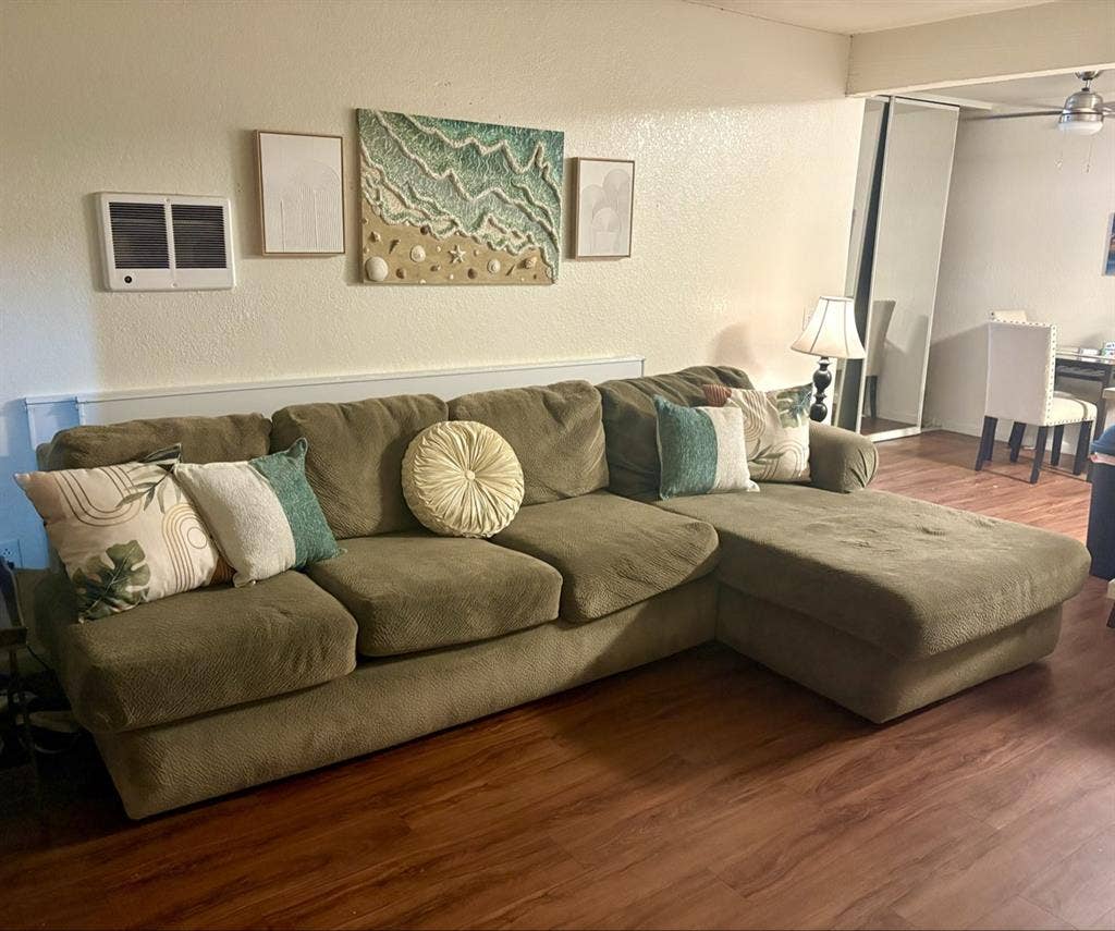 🏡 Room Available in Oceanside!