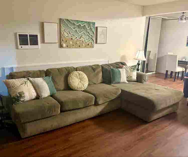 🏡 Room Available in Oceanside!