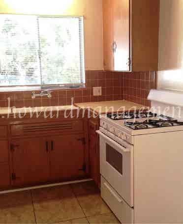 Bungalow style unit with fenced