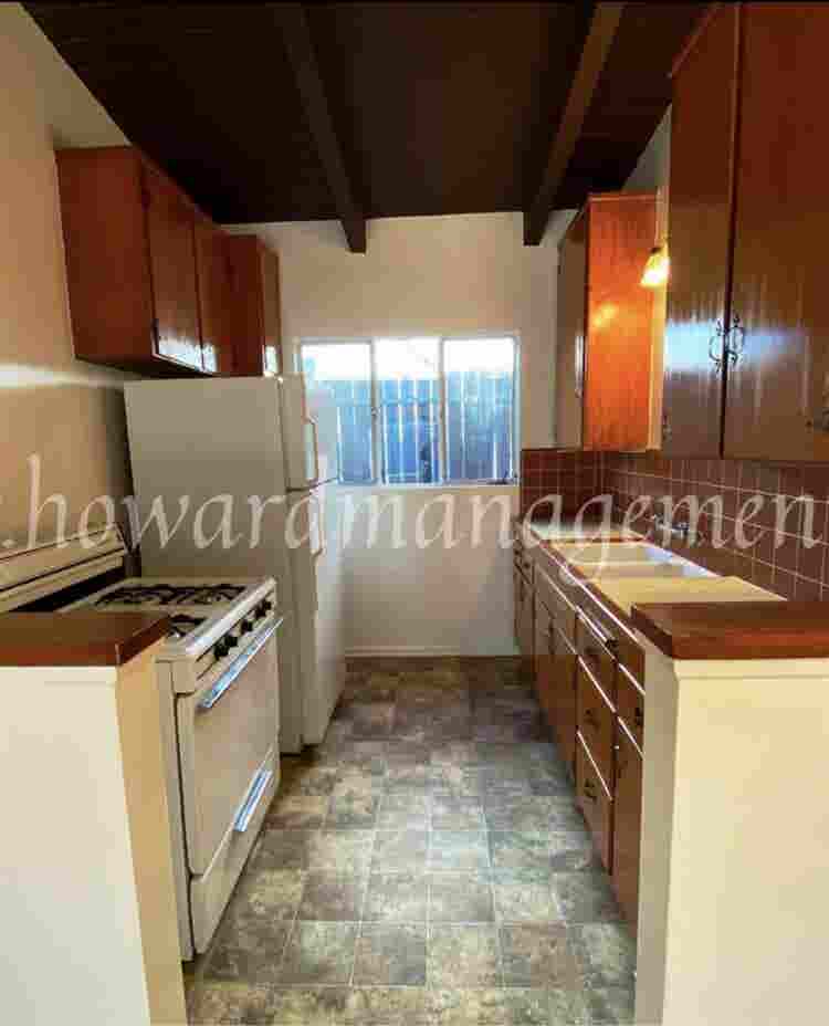 Bungalow style unit with fenced