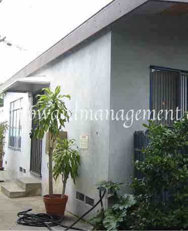 Bungalow style unit with fenced