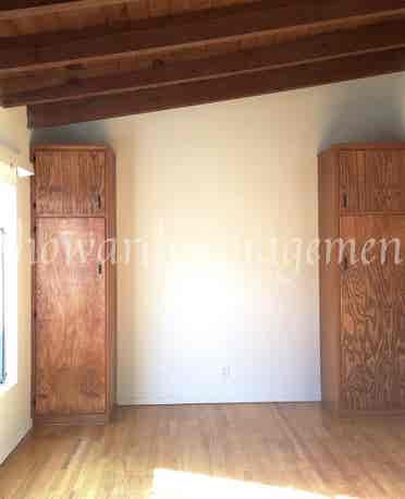 Bungalow style unit with fenced