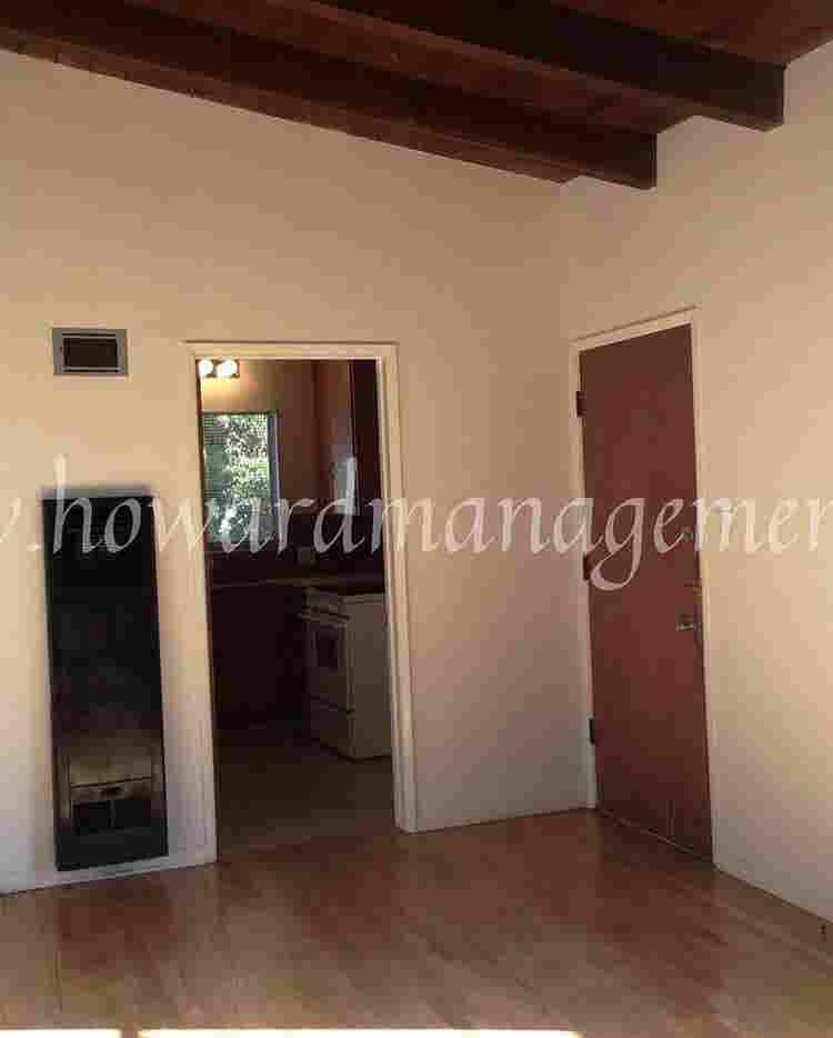 Bungalow style unit with fenced