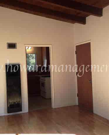 Bungalow style unit with fenced