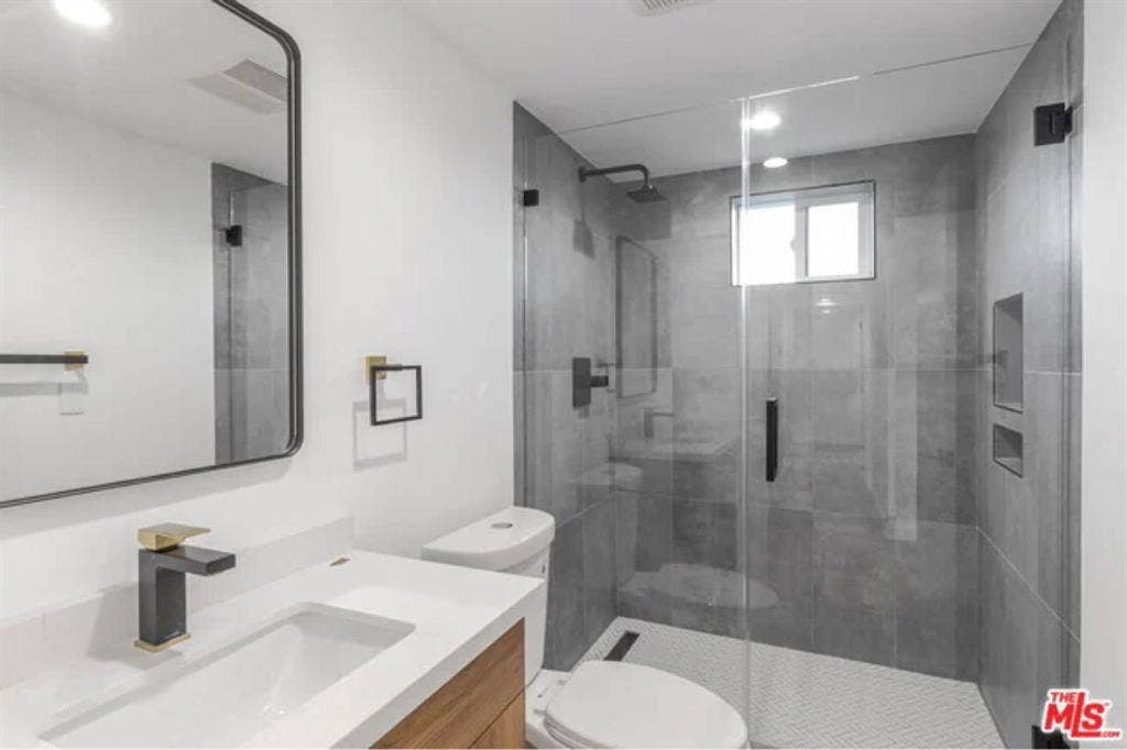 Looking for Roommates!