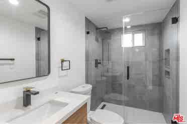 Looking for Roommates!