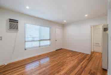 Modern Living! Trendy Highland Park