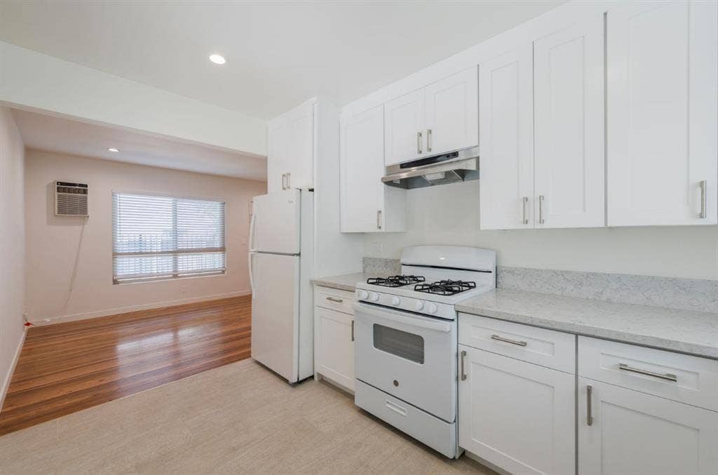 Modern Living! Trendy Highland Park