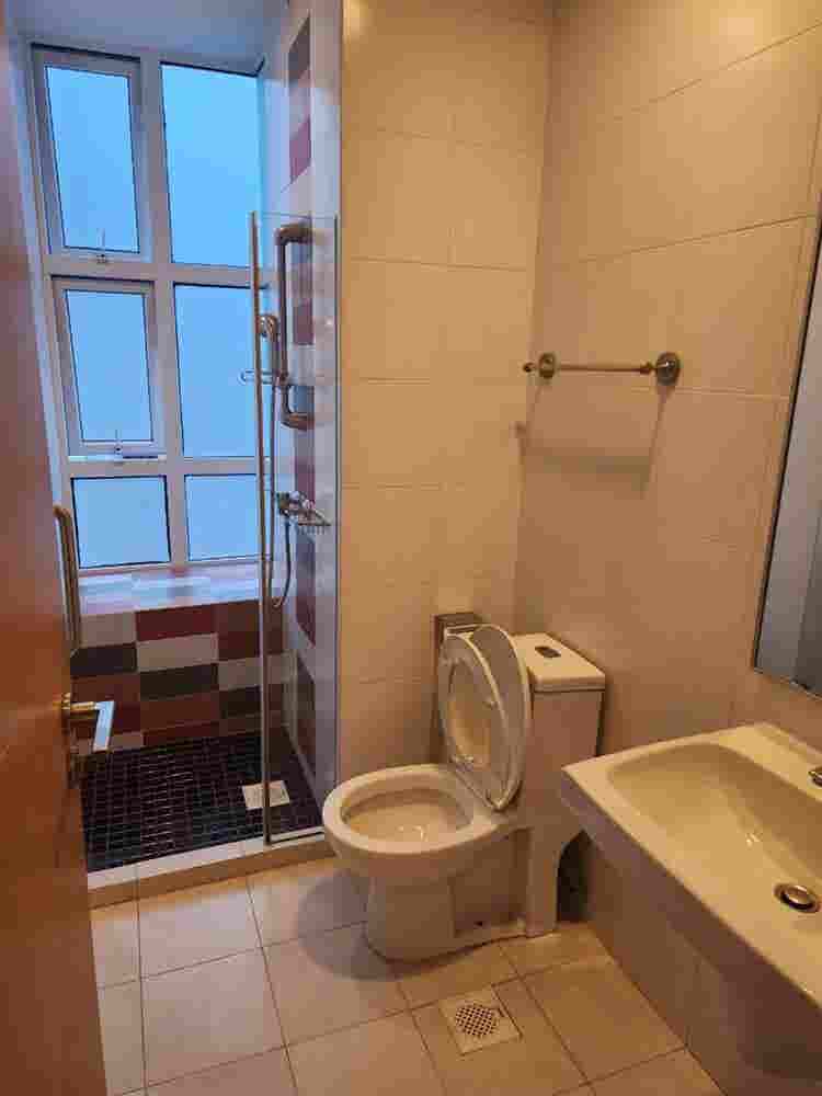 Common Room w Private toilet