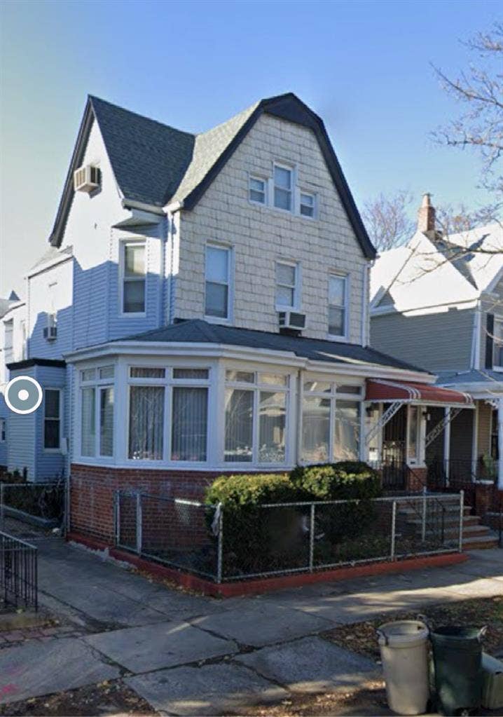 Female Sought for house share.