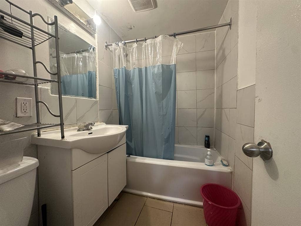 Private Room Metro Plamondon