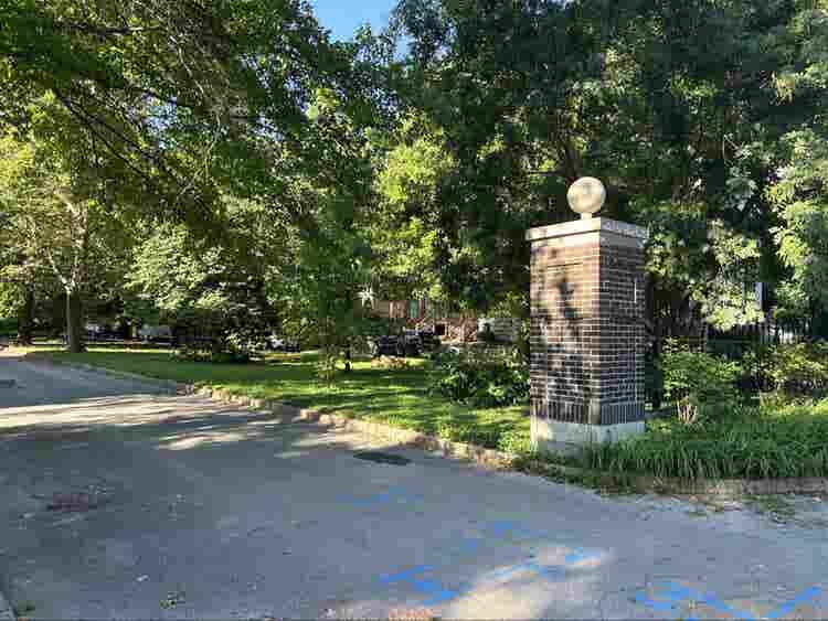 Cozy, pretty, close to hospitals